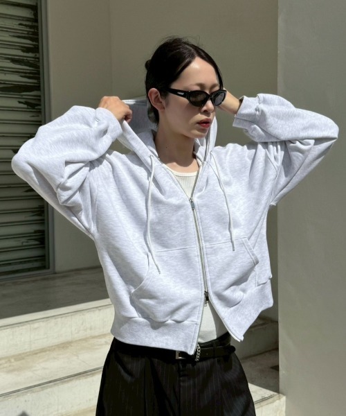 Chikashitsu +(チカシツプラス)の「【Chikashitsu +】cropped zip up loose arm hoodie / 【チカシツプラス】クロップドジップアップルーズアームパーカー <着用動画あり>(パーカー・メンズ・杢グレー/グレー/ブラック・ONE SIZE)」の11枚目の写真
