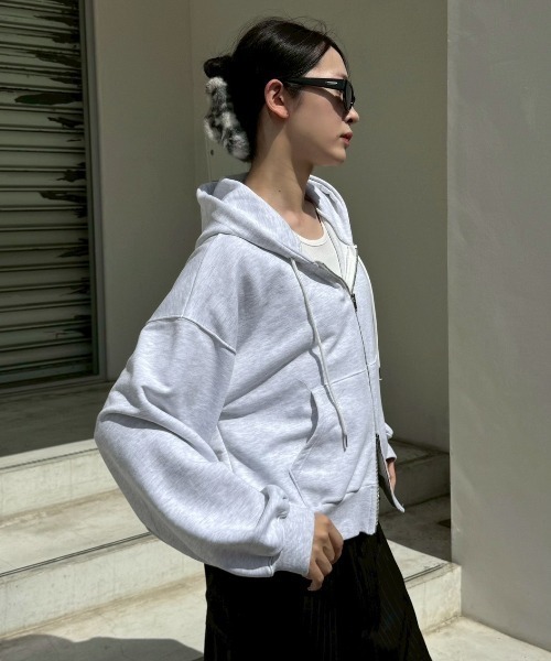 Chikashitsu +(チカシツプラス)の「【Chikashitsu +】cropped zip up loose arm hoodie / 【チカシツプラス】クロップドジップアップルーズアームパーカー <着用動画あり>(パーカー・メンズ・杢グレー/グレー/ブラック・ONE SIZE)」の12枚目の写真