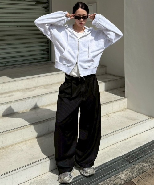 Chikashitsu +(チカシツプラス)の「【Chikashitsu +】cropped zip up loose arm hoodie / 【チカシツプラス】クロップドジップアップルーズアームパーカー <着用動画あり>(パーカー・メンズ・杢グレー/グレー/ブラック・ONE SIZE)」の10枚目の写真