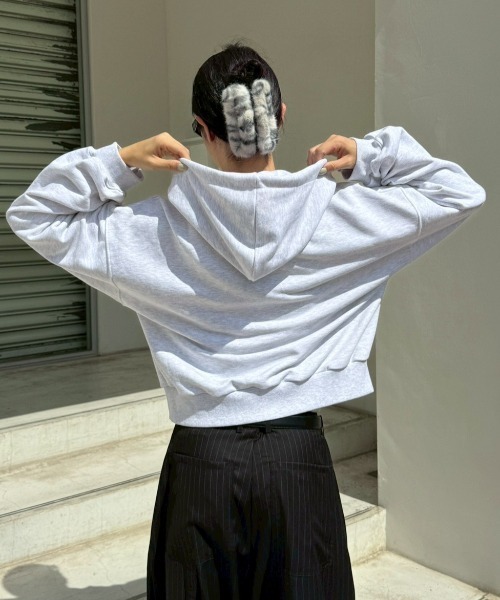 Chikashitsu +(チカシツプラス)の「【Chikashitsu +】cropped zip up loose arm hoodie / 【チカシツプラス】クロップドジップアップルーズアームパーカー <着用動画あり>(パーカー・メンズ・杢グレー/グレー/ブラック・ONE SIZE)」の14枚目の写真