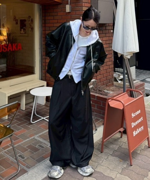 Chikashitsu +(チカシツプラス)の「【Chikashitsu +】cropped zip up loose arm hoodie / 【チカシツプラス】クロップドジップアップルーズアームパーカー <着用動画あり>(パーカー・メンズ・杢グレー/グレー/ブラック・ONE SIZE)」の20枚目の写真