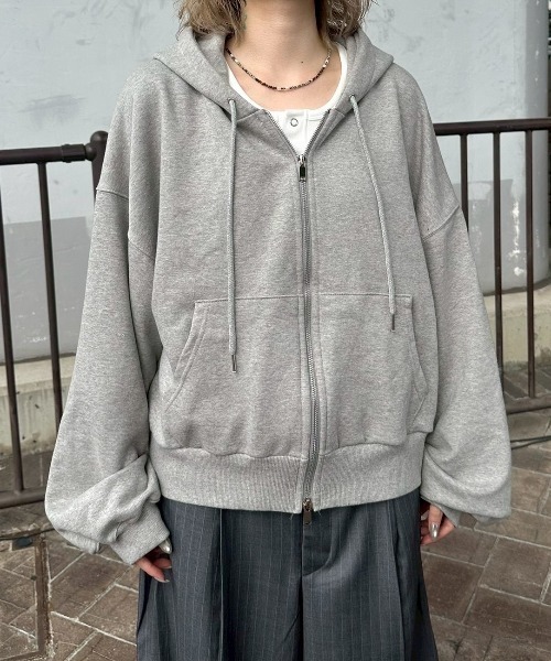 Chikashitsu +(チカシツプラス)の「【Chikashitsu +】cropped zip up loose arm hoodie / 【チカシツプラス】クロップドジップアップルーズアームパーカー <着用動画あり>(パーカー・メンズ・杢グレー/グレー/ブラック・ONE SIZE)」の6枚目の写真