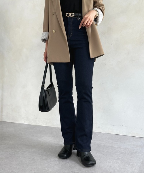 Thevon（ゼボン）の「美脚フレアデニムパンツ（デニムパンツ・レディース・ブラック/ネイビー・マルチサイズ）」の2枚目の写真