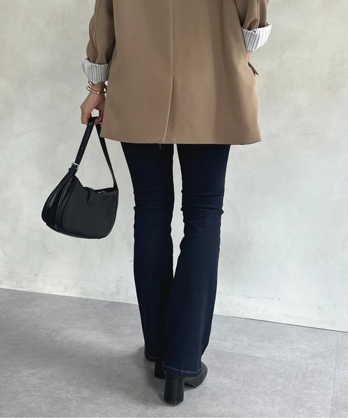 Thevon（ゼボン）の「美脚フレアデニムパンツ（デニムパンツ・レディース・ブラック/ネイビー・マルチサイズ）」の19枚目の写真