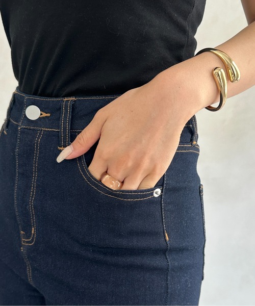 Thevon（ゼボン）の「美脚フレアデニムパンツ（デニムパンツ・レディース・ブラック/ネイビー・マルチサイズ）」の7枚目の写真