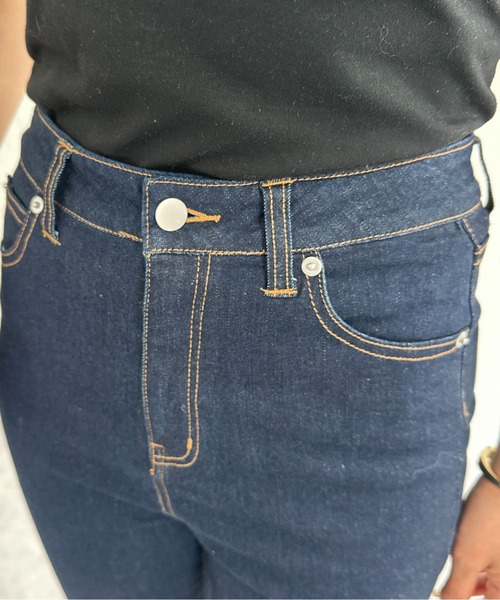 Thevon（ゼボン）の「美脚フレアデニムパンツ（デニムパンツ・レディース・ブラック/ネイビー・マルチサイズ）」の8枚目の写真