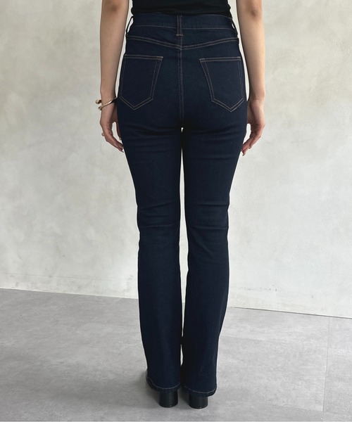 Thevon（ゼボン）の「美脚フレアデニムパンツ（デニムパンツ・レディース・ブラック/ネイビー・マルチサイズ）」の9枚目の写真