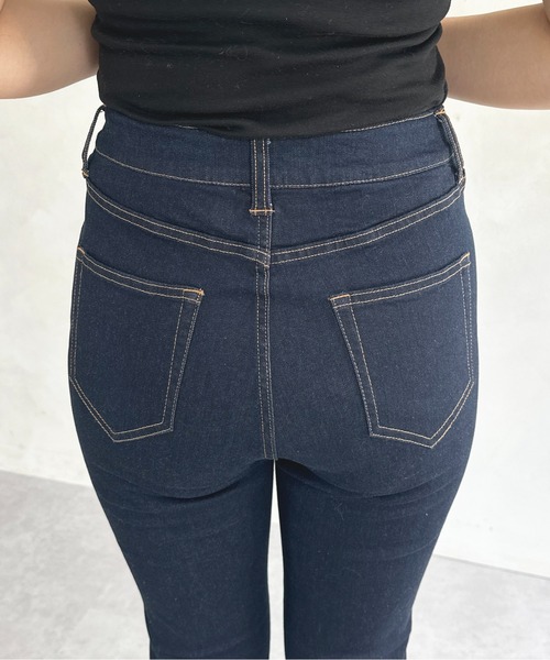 Thevon（ゼボン）の「美脚フレアデニムパンツ（デニムパンツ・レディース・ブラック/ネイビー・マルチサイズ）」の10枚目の写真