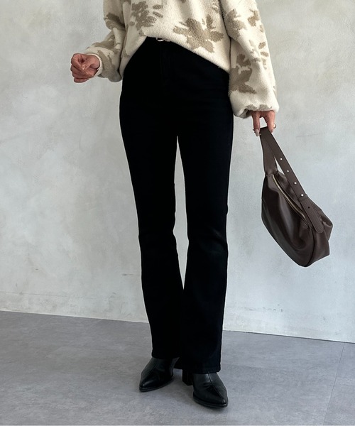 Thevon（ゼボン）の「美脚フレアデニムパンツ（デニムパンツ・レディース・ブラック/ネイビー・マルチサイズ）」の21枚目の写真