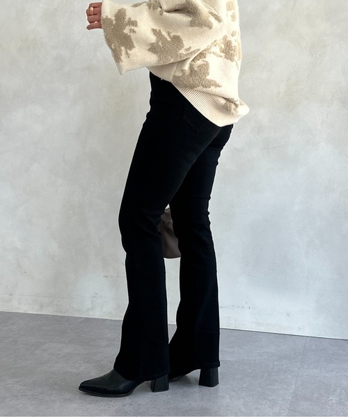 Thevon（ゼボン）の「美脚フレアデニムパンツ（デニムパンツ・レディース・ブラック/ネイビー・マルチサイズ）」の22枚目の写真