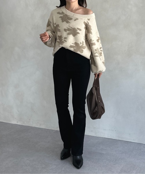 Thevon（ゼボン）の「美脚フレアデニムパンツ（デニムパンツ・レディース・ブラック/ネイビー・マルチサイズ）」の12枚目の写真