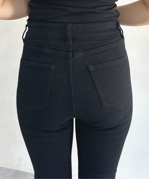 Thevon（ゼボン）の「美脚フレアデニムパンツ（デニムパンツ・レディース・ブラック/ネイビー・マルチサイズ）」の16枚目の写真