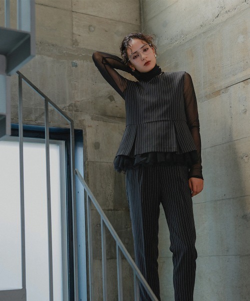 Callarus(カラルス)の「チュール切替ペプラムデザインストライプブラウスパンツセットアップドレス〔Callarus〕(パンツドレス・レディース・グレー/ブラック/ベージュ・M/L/LL/3L)」の5枚目の写真