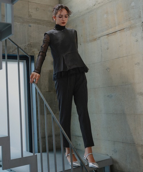 Callarus(カラルス)の「チュール切替ペプラムデザインストライプブラウスパンツセットアップドレス〔Callarus〕(パンツドレス・レディース・グレー/ブラック/ベージュ・M/L/LL/3L)」の6枚目の写真