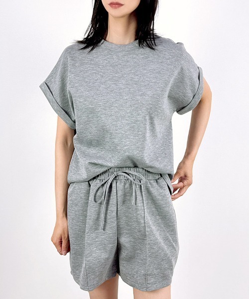 CLOTHY(クロシィ)の「【ワンマイルウェアやおうち時間に◎】半袖スウェットセットアップ(セットアップ・レディース・グレー・FREE)」の2枚目の写真
