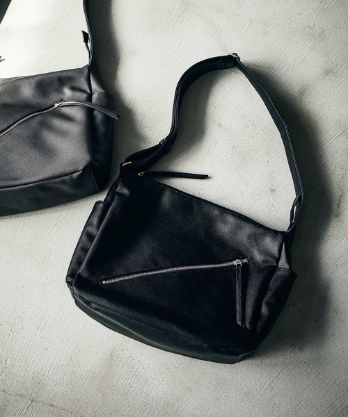 黒のレザーショルダーバッグ レザーショルダーバッグ[品番：NICW0004855]｜NICOLE（ニコル）の