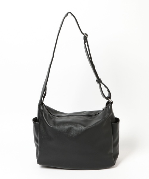 LAKOLE(ラコレ)の「フェイクレザーラージZIPショルダー2 / 599442(ショルダーバッグ・メンズ・チャコール/ブラック・FREE)」の11枚目の写真