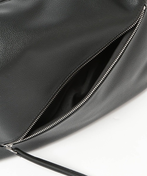 LAKOLE(ラコレ)の「フェイクレザーラージZIPショルダー2 / 599442(ショルダーバッグ・メンズ・チャコール/ブラック・FREE)」の5枚目の写真