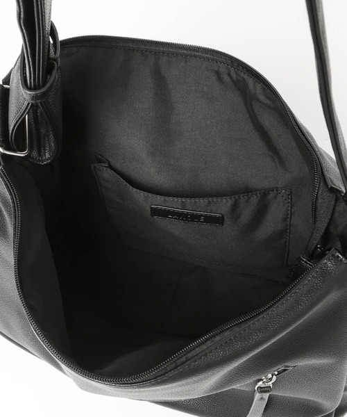 LAKOLE(ラコレ)の「フェイクレザーラージZIPショルダー2 / 599442(ショルダーバッグ・メンズ・チャコール/ブラック・FREE)」の17枚目の写真