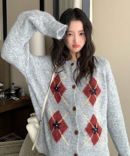 VIVID LADY（ビビッドレディー）の「フラワーアーガイル モヘアタッチ カーディガン（ニット/セーター・レディース・ベージュ/グレー/チャコールグレー・FREE）」の2枚目の写真