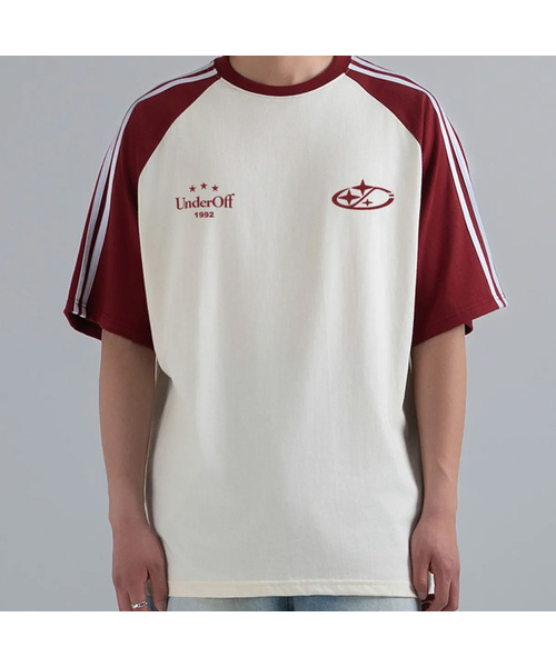 UNDEROFF(アンダーオフ)の「オーバーフィットラグラントラックライン半袖Tシャツスターロゴバーガンディ(Tシャツ/カットソー・レディース・バーガンディー・SMALL/MEDIUM/LARGE/X-LARGE)」の1枚目の写真