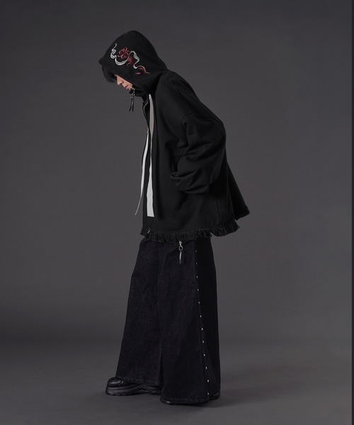 狐独(コドク)の「彼岸花刺繍ビックフーディ(パーカー・メンズ・ネイビー/ブラック・LARGE/MEDIUM)」の17枚目の写真