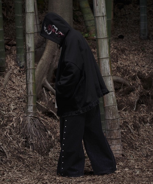 狐独(コドク)の「彼岸花刺繍ビックフーディ(パーカー・メンズ・ネイビー/ブラック・LARGE/MEDIUM)」の6枚目の写真