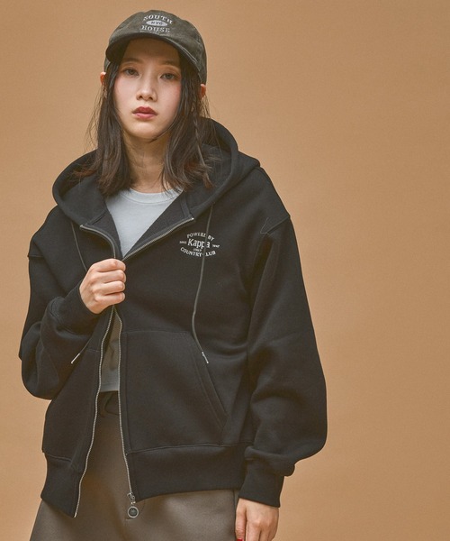 Kappa（カッパ）の「≪Kappa×and ST ウェルネスクラブ≫フロントジップパーカー (ユニセックス)（スウェット・レディース・ブラック/ネイビー/ホワイト・LARGE/MEDIUM/SMALL）」の2枚目の写真