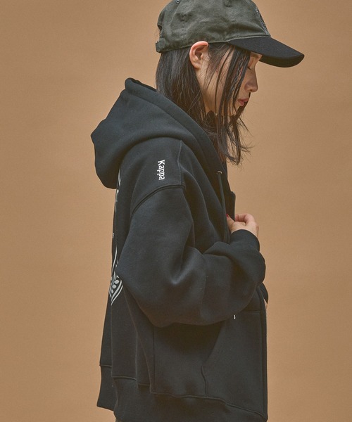 Kappa（カッパ）の「≪Kappa×and ST ウェルネスクラブ≫フロントジップパーカー (ユニセックス)（スウェット・レディース・ブラック/ネイビー/ホワイト・LARGE/MEDIUM/SMALL）」の18枚目の写真