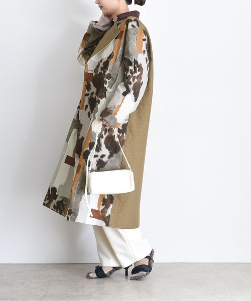 Eimee Law（エイミーロウ）の「カウ柄デニムコラージュptトレンチコート（トレンチコート・レディース・カーキ/グレー・FREE）」の5枚目の写真