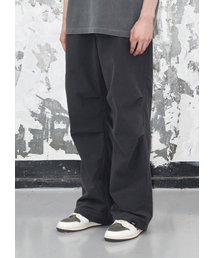 LIMELIGHT APPAREL（ライムライトアパレル）の「アパレルスタンダードフィットナイロンパンツ（チャコール）（その他パンツ）」