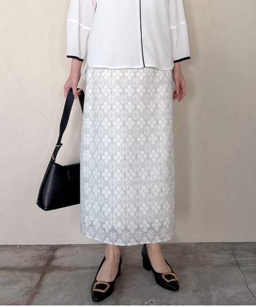 Doux archives(ドゥアルシーヴ)の「コードレースタイトスカート(スカート・レディース・ネイビー/ブラック/オフホワイト・SMALL/MEDIUM)」の1枚目の写真