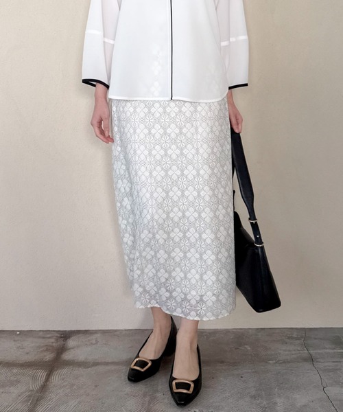 Doux archives(ドゥアルシーヴ)の「コードレースタイトスカート(スカート・レディース・ネイビー/ブラック/オフホワイト・SMALL/MEDIUM)」の6枚目の写真