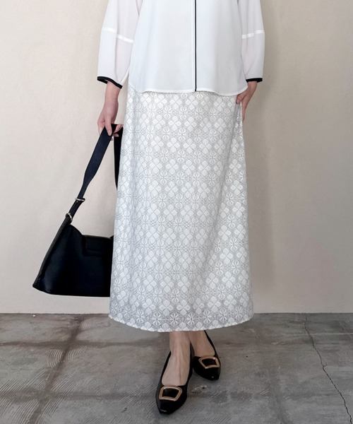 Doux archives(ドゥアルシーヴ)の「コードレースタイトスカート(スカート・レディース・ネイビー/ブラック/オフホワイト・SMALL/MEDIUM)」の7枚目の写真