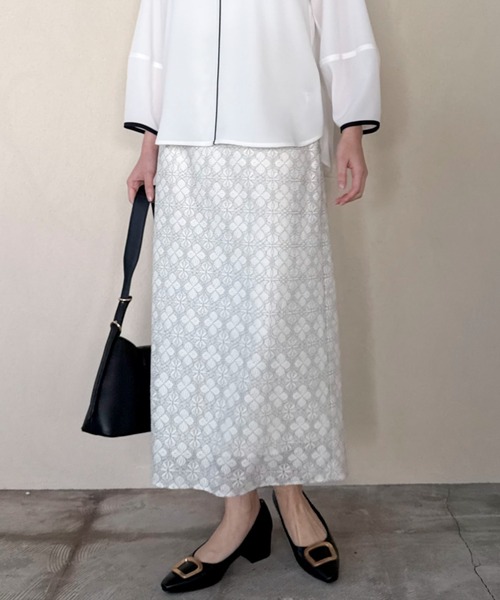 Doux archives(ドゥアルシーヴ)の「コードレースタイトスカート(スカート・レディース・ネイビー/ブラック/オフホワイト・SMALL/MEDIUM)」の13枚目の写真