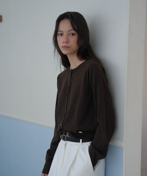 DEHEVE（デヘヴェ）の「Signiture Pearl Button Cardigan [Brown]（カーディガン/ボレロ・レディース・ブラウン・FREE）」の11枚目の写真