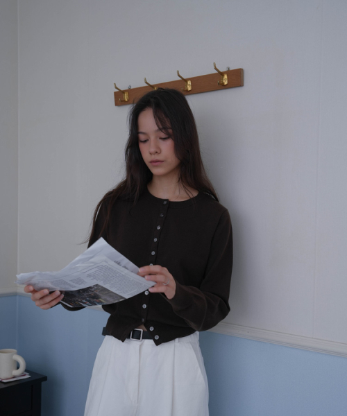 DEHEVE（デヘヴェ）の「Signiture Pearl Button Cardigan [Brown]（カーディガン/ボレロ・レディース・ブラウン・FREE）」の7枚目の写真
