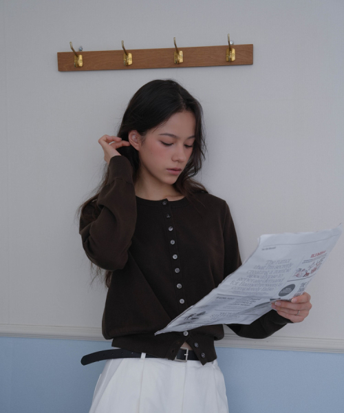 DEHEVE（デヘヴェ）の「Signiture Pearl Button Cardigan [Brown]（カーディガン/ボレロ・レディース・ブラウン・FREE）」の8枚目の写真