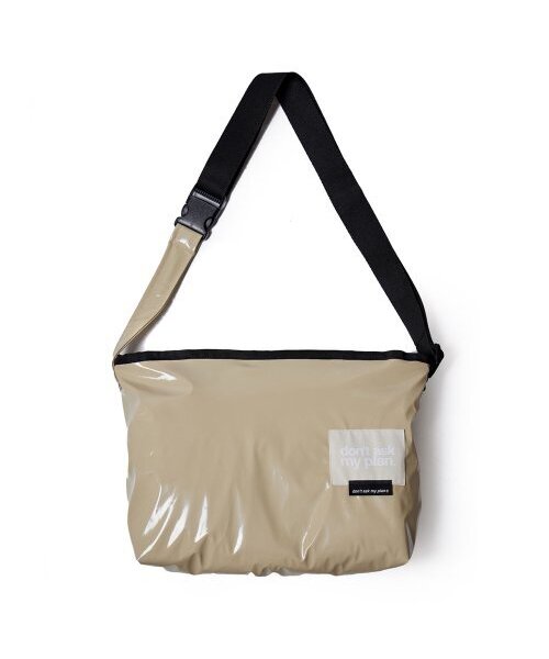 DAMP(ドントアスクマイプラン)の「2WAY padded messenger bag_beige(メッセンジャーバッグ・レディース・その他・ONE SIZE)」の2枚目の写真