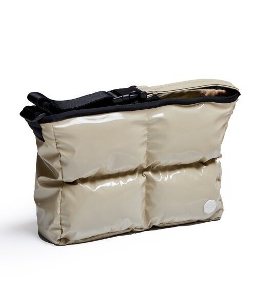 DAMP(ドントアスクマイプラン)の「2WAY padded messenger bag_beige(メッセンジャーバッグ・レディース・その他・ONE SIZE)」の3枚目の写真