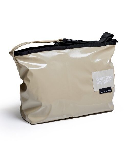 DAMP(ドントアスクマイプラン)の「2WAY padded messenger bag_beige(メッセンジャーバッグ・レディース・その他・ONE SIZE)」の4枚目の写真