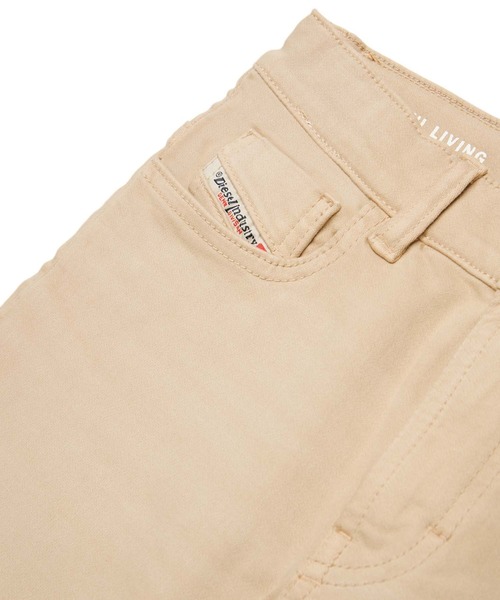 DIESEL KIDS(ディーゼルキッズ)の「DIESEL(ディーゼル)Kids & Junior ロングパンツ(デニムパンツ・キッズ・ホワイト/ベージュ・4Y/6Y/8Y/14Y/10Y/12Y/16Y)」の5枚目の写真