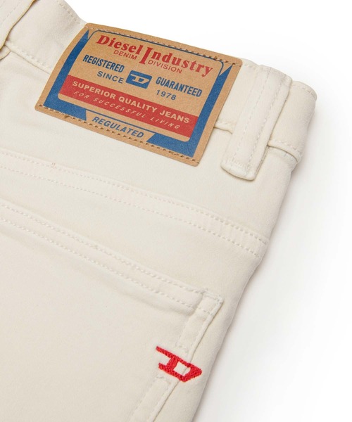 DIESEL KIDS(ディーゼルキッズ)の「DIESEL(ディーゼル)Kids & Junior ロングパンツ(デニムパンツ・キッズ・ホワイト/ベージュ・4Y/6Y/8Y/14Y/10Y/12Y/16Y)」の8枚目の写真