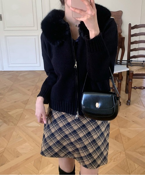 MAISON DE THERESE(メゾン ド テレーズ)の「フード付き ジップカーディガン ビッグファー(カーディガン/ボレロ・レディース・ブラック/グレー/ベージュ/ピンク/ホワイト・M)」の3枚目の写真