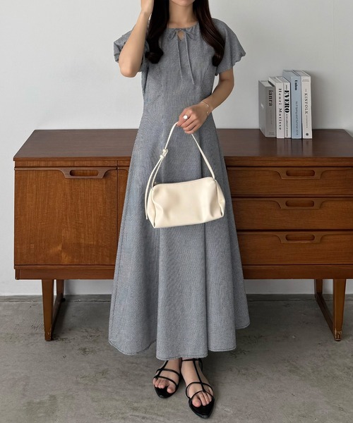 callautia(カラウティア)の「キーネックバルーンスリーブワンピース(ワンピース・レディース・ネイビー/ベージュ/ブラック・SMALL/MEDIUM/LARGE)」の4枚目の写真