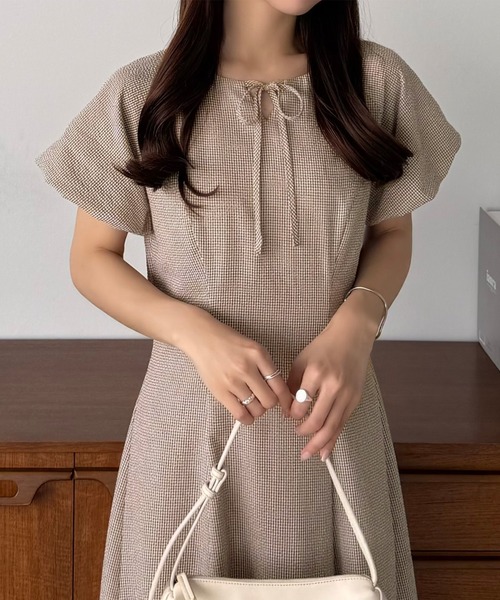 callautia(カラウティア)の「キーネックバルーンスリーブワンピース(ワンピース・レディース・ネイビー/ベージュ/ブラック・SMALL/MEDIUM/LARGE)」の10枚目の写真