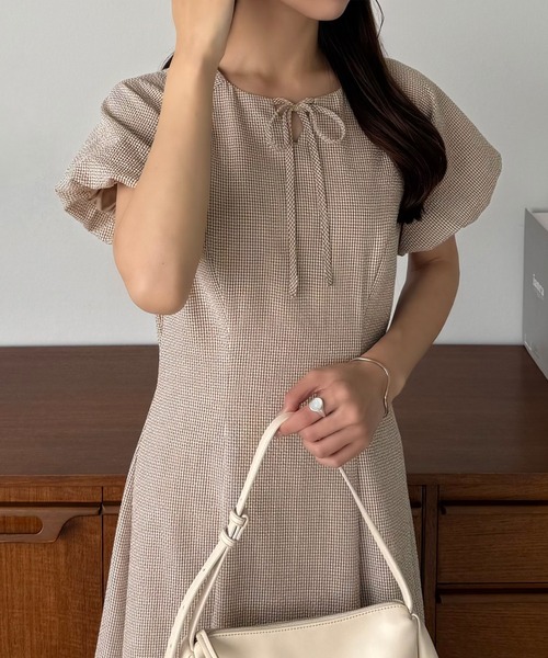 callautia(カラウティア)の「キーネックバルーンスリーブワンピース(ワンピース・レディース・ネイビー/ベージュ/ブラック・SMALL/MEDIUM/LARGE)」の14枚目の写真