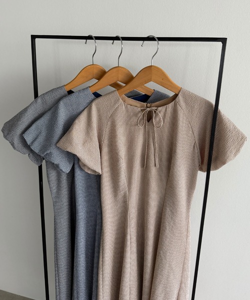 callautia(カラウティア)の「キーネックバルーンスリーブワンピース(ワンピース・レディース・ネイビー/ベージュ/ブラック・SMALL/MEDIUM/LARGE)」の22枚目の写真