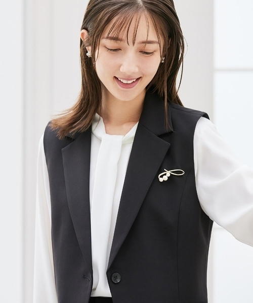 a.v.v(アーヴェヴェ)の「パール調ニュアンスブローチ(ブローチ/コサージュ・レディース・ゴールド/シルバー・38)」の2枚目の写真