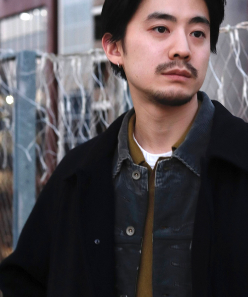 WISM(ウィズム)の「WISM ORIGINAL PRODUCT Balmacaan Coat(ステンカラーコート・メンズ・ネイビー/チャコールグレー・FREE)」の4枚目の写真